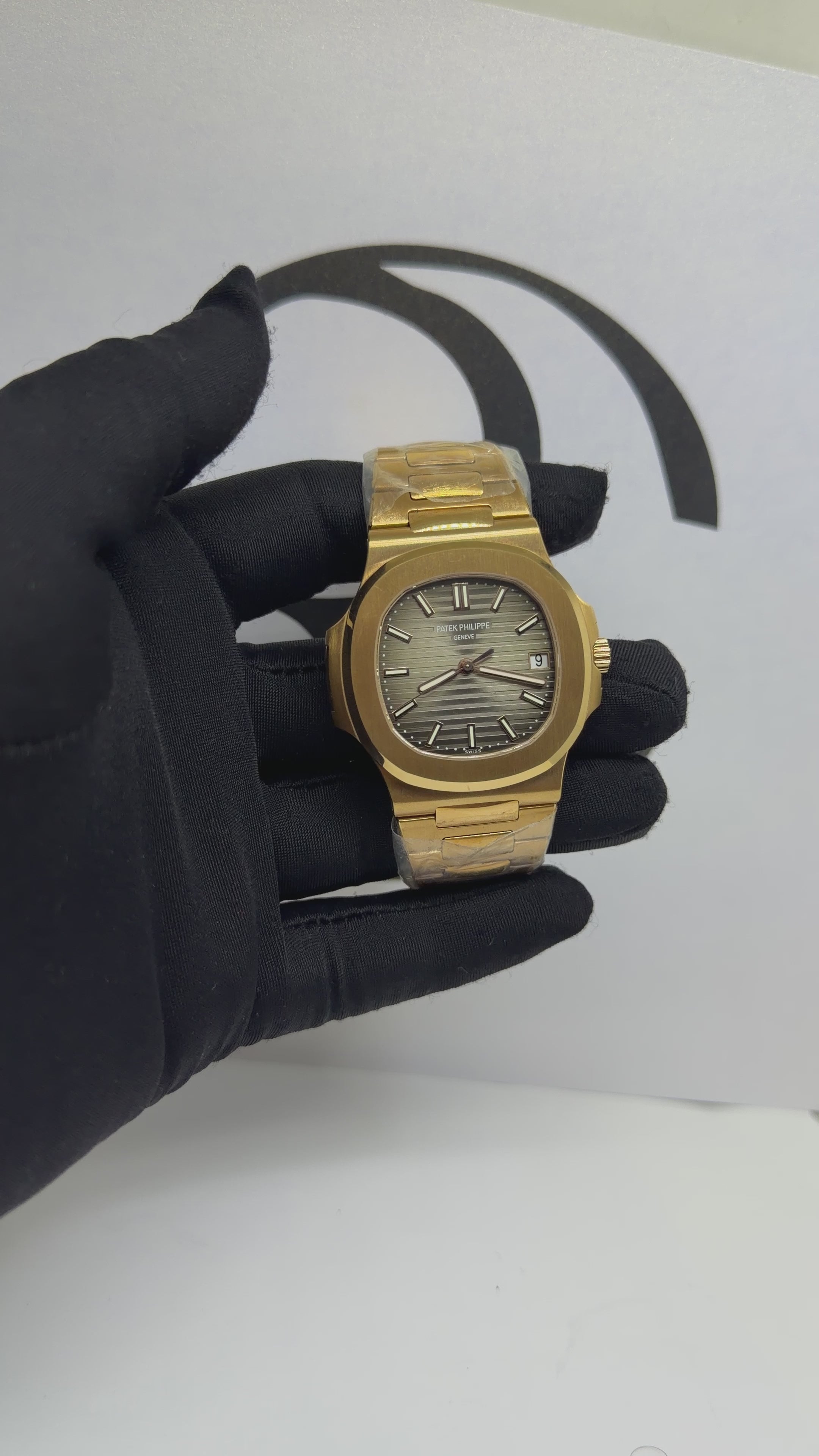 Patek Philippe Nautilus 5711/1R-001 Rose gold Brown