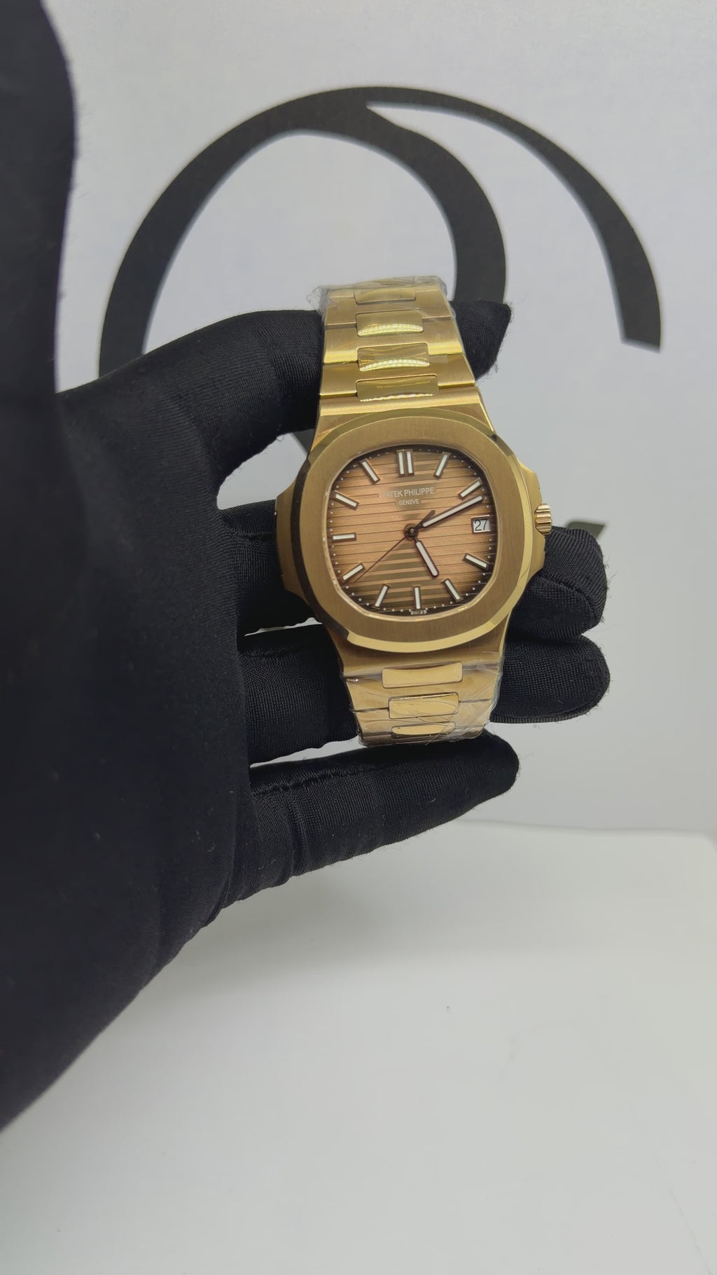 Patek Philippe Nautilus 5711/1R-001 – Rose Gold, Brown